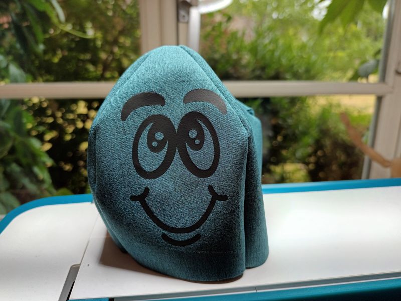 Krakenkopf fertig genäht auf der Nähmaschine, zur Kontrolle gewendet.