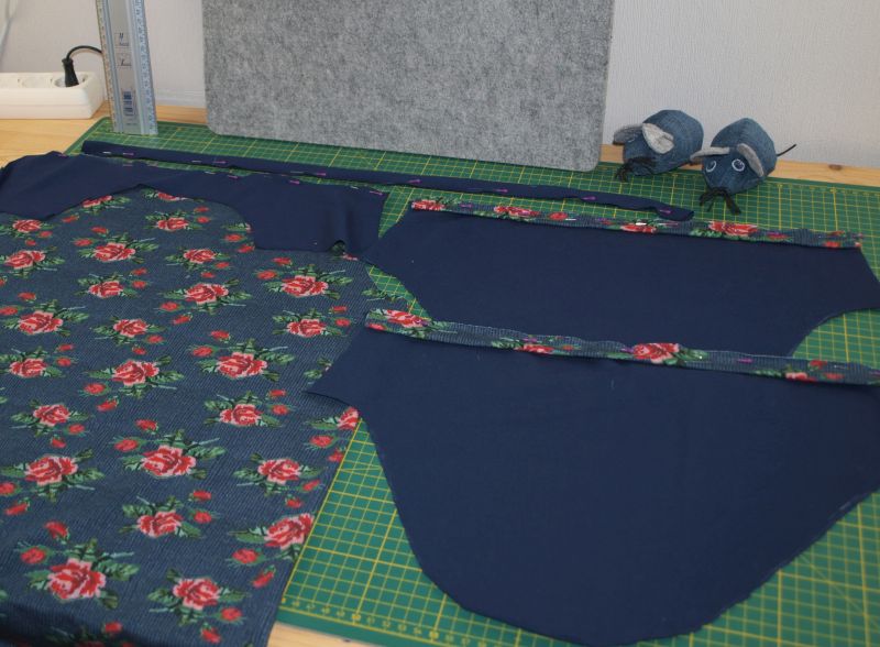 Austausch der grünen Stoffteile gegen dunkelblauen Jersey