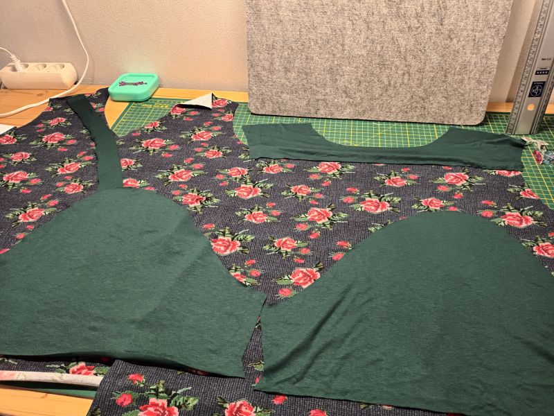 Zuschnitt der Stoffteile für das Marlena-Shirt