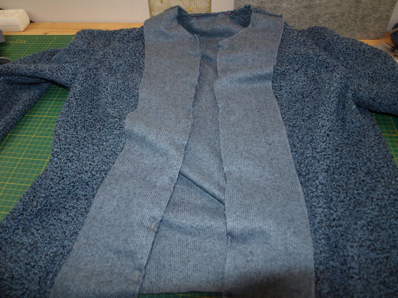 Beleg der Jacke Cecile auf den Jackenkorpus aufgelegt vor dem Vernähen.