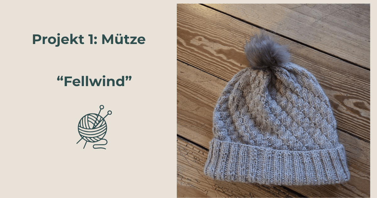 Erste Strickmütze aus beiger Wolle